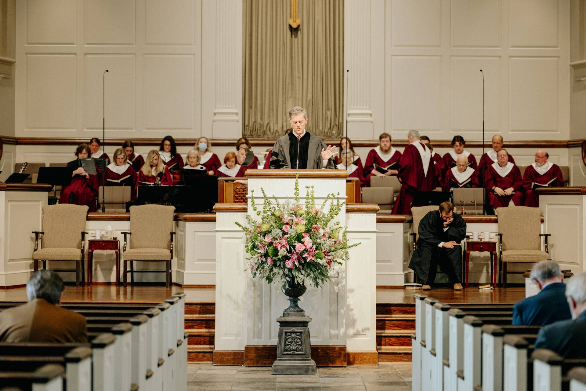Pastor Sean Lucas prays from the pulpit at Independent Presbyterian Church in Memphis, TN.